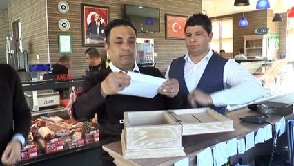 Bahşişlerini Mehmetçiğe bağışladılar