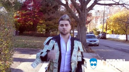 Zalijepio je novac na odijelo i pustio ljude da uzimaju koliko im treba. Reakcija beskućnika ga je ostavila bez riječi