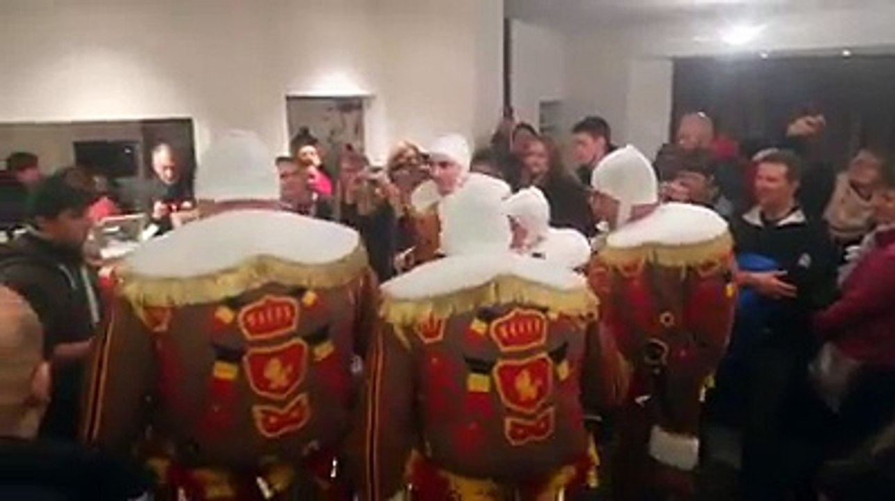 Ramassage des gilles au carnaval de Nivelles