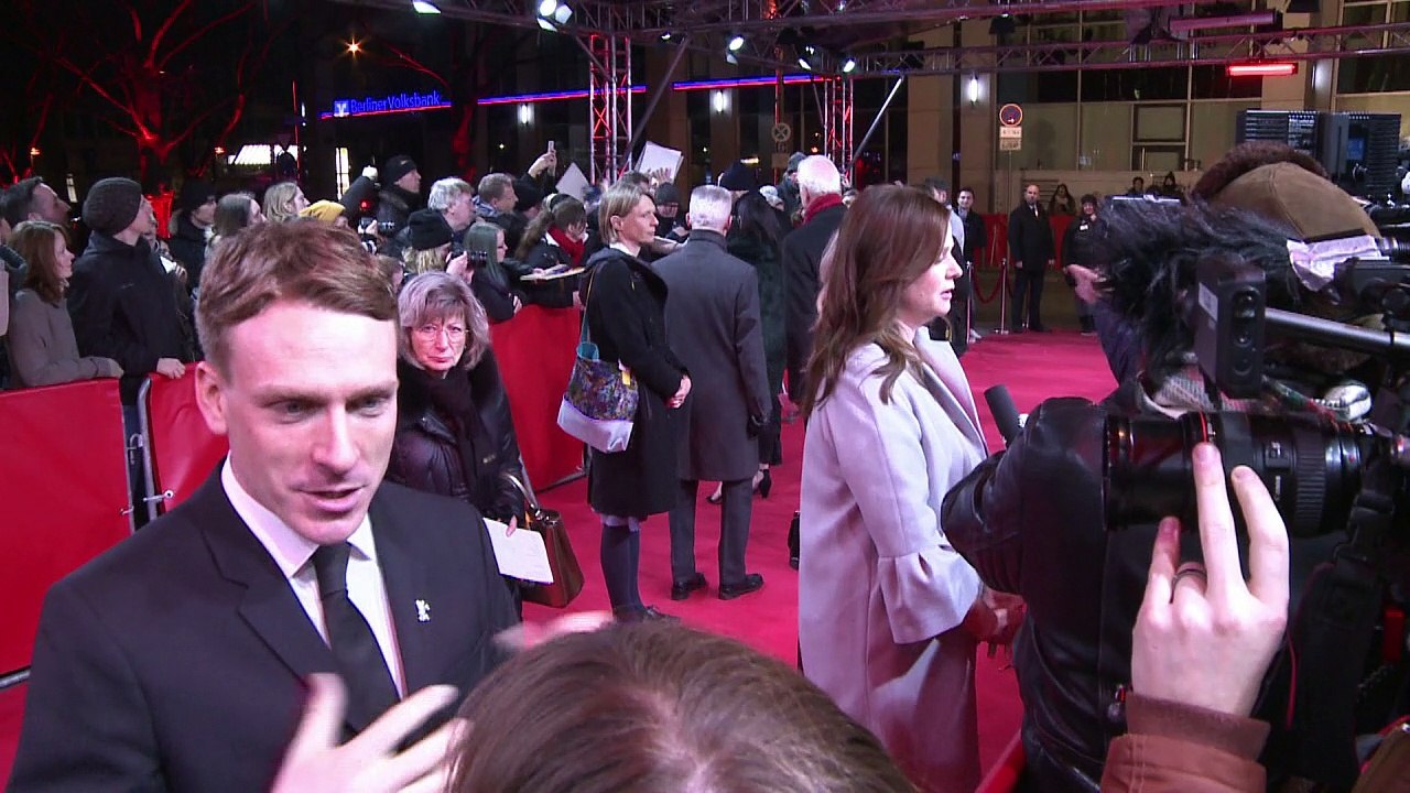 Rupert everett gibt regiedebüt mit „the happy prince“