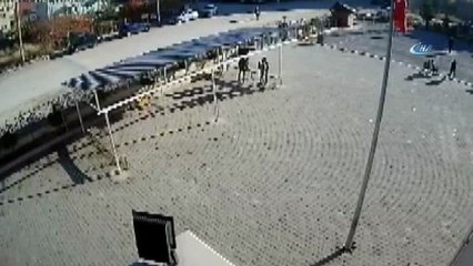 Öğretmenin öğrenciyi dövdüğü anlar kamerada