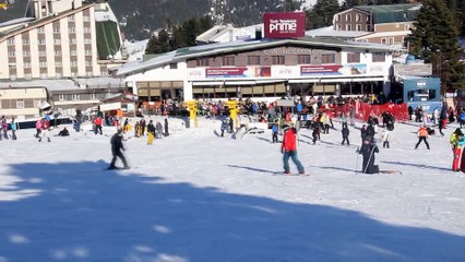 Uludağ'da güneşli havada kayak keyfi - BURSA