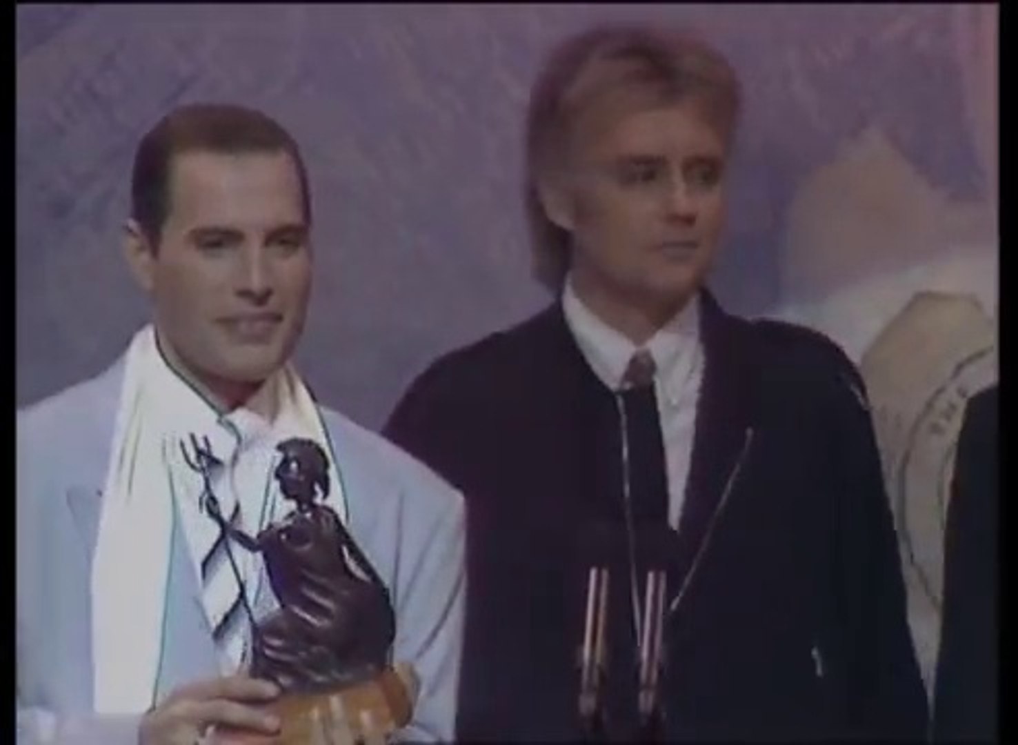Queen win Outstanding Contribution Award presented by Terry Ellis | BRIT  Awards 1990 - Vídeo Dailymotion