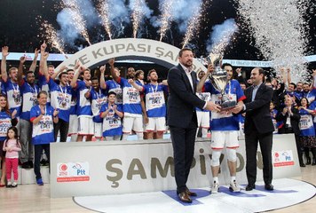 Anadolu Efes 11. Kez Kupayı Müzesine Götürdü