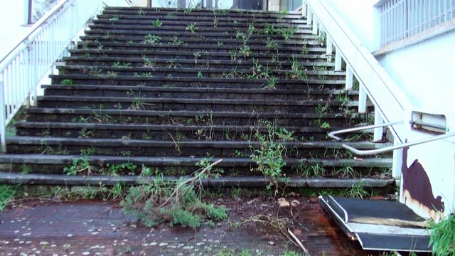 Edificio abandonado en la CIUDAD FANTASMA de Perlora, Carreño, Asturias