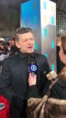 النجم Andy Serkis يصل  إلى حفل توزيع جوائز الـ "بافتا"
