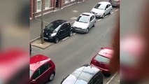 Burlas a una conductora  el aparcamiento maniobras