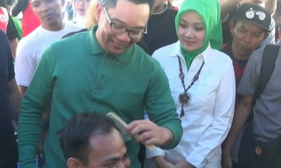 Ridwan Kamil-UU Ruzhanul Cukur Rambut Gratis Ribuan Warga