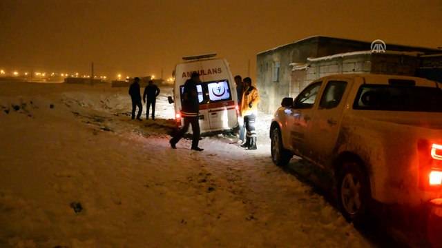 Hasta almaya giden ambulans kara saplandı - AĞRI