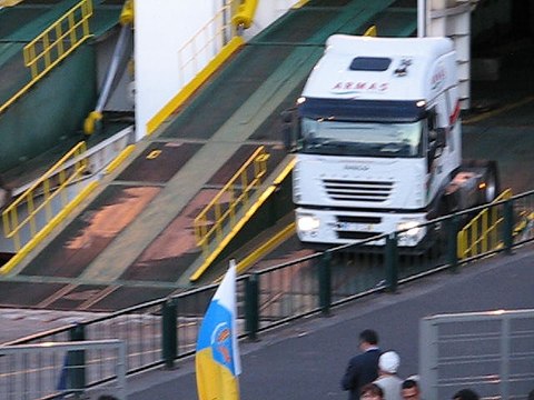 Movimento de Camiões no Ferry Volcan de Tijarafe no Funchal