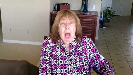 Hapşırığıyla gülme krizine sokan kadın