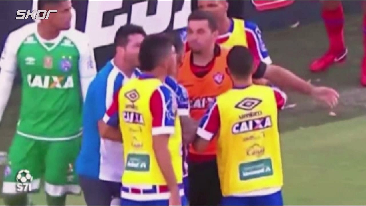 9 kırmızı kart çıktı, maç tatil edildi