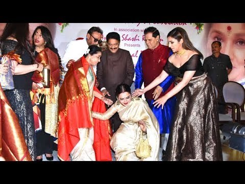 Rekha Touches Asha Bhosle's Feet At Yash Chopra Memorial Awards 2018 | Bollywood Buzz
