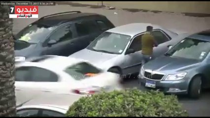 فيديو.. سرقة سيارة مواطنة من أمام الجامعة الألمانية