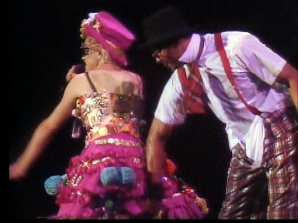 Madonna – Medley: Dress you up, Material girl, Like a virgin, Dress you up, Material girl, Like a virgin | Live from Italy, Ciao Italia