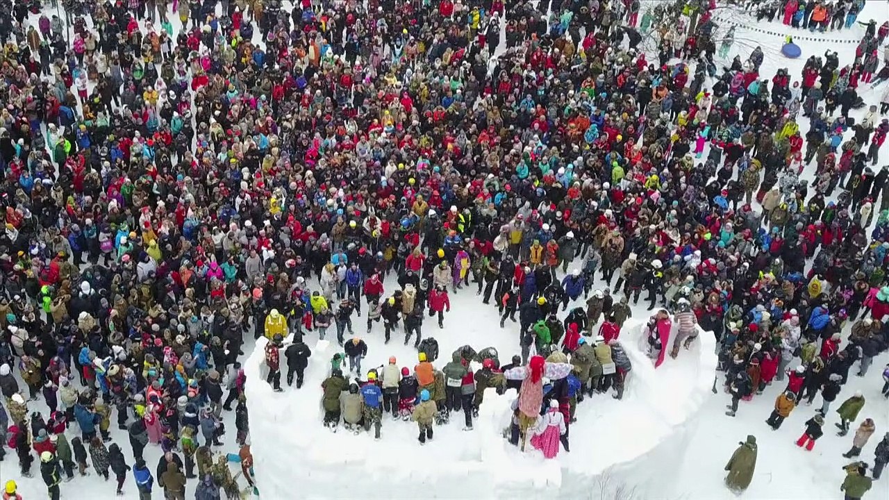 Fatigués de l'hiver, des Russes invoquent le printemps