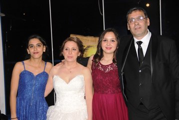 Annesini Babasına İstedi, Ablası da Verdi