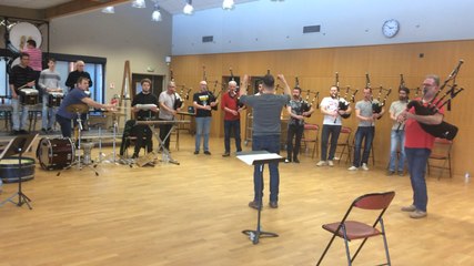 Le bagad Quic-en-Groigne en répétition