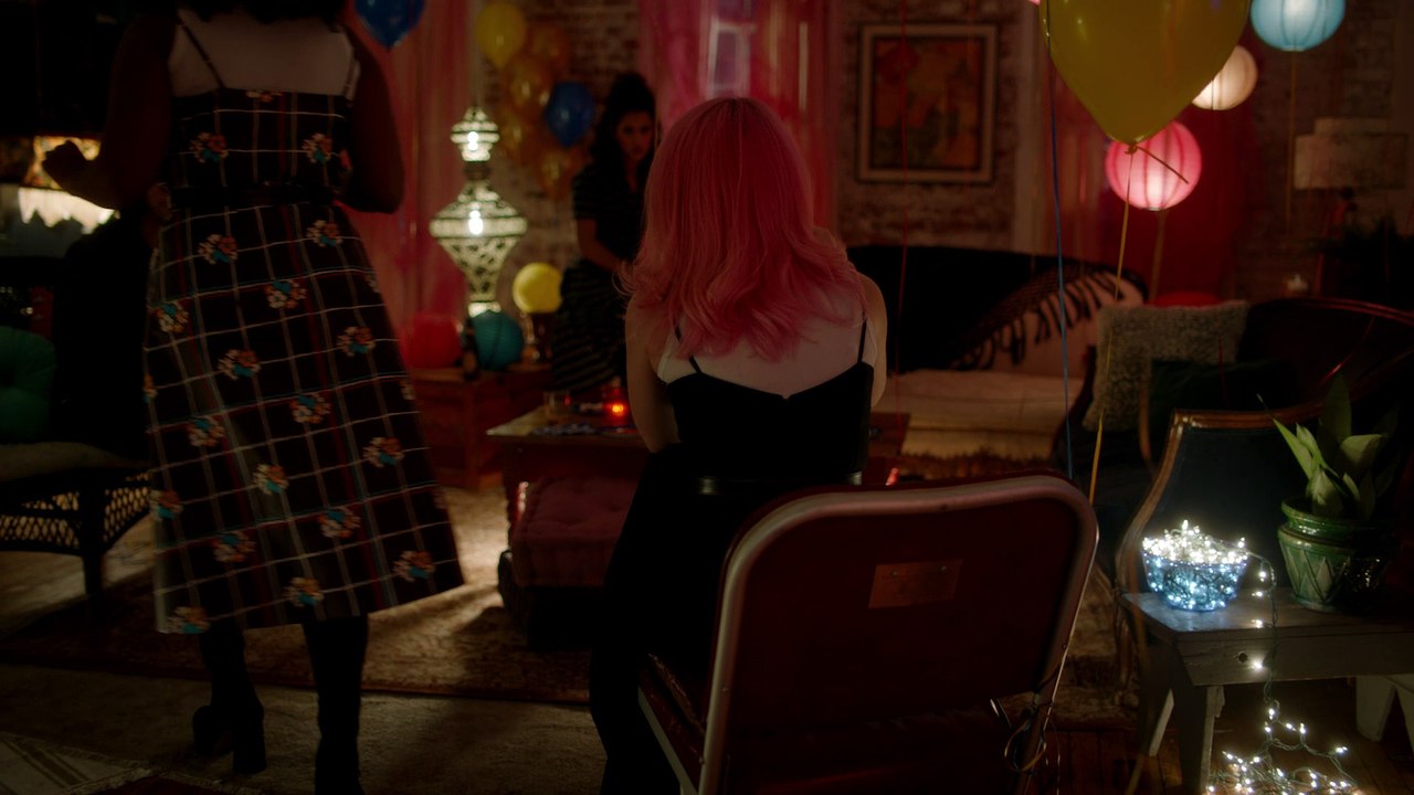 Hello Apartment, le court-métrage réalisé par Dakota Fanning dans le cadre du projet Women's Tales de Miu Miu