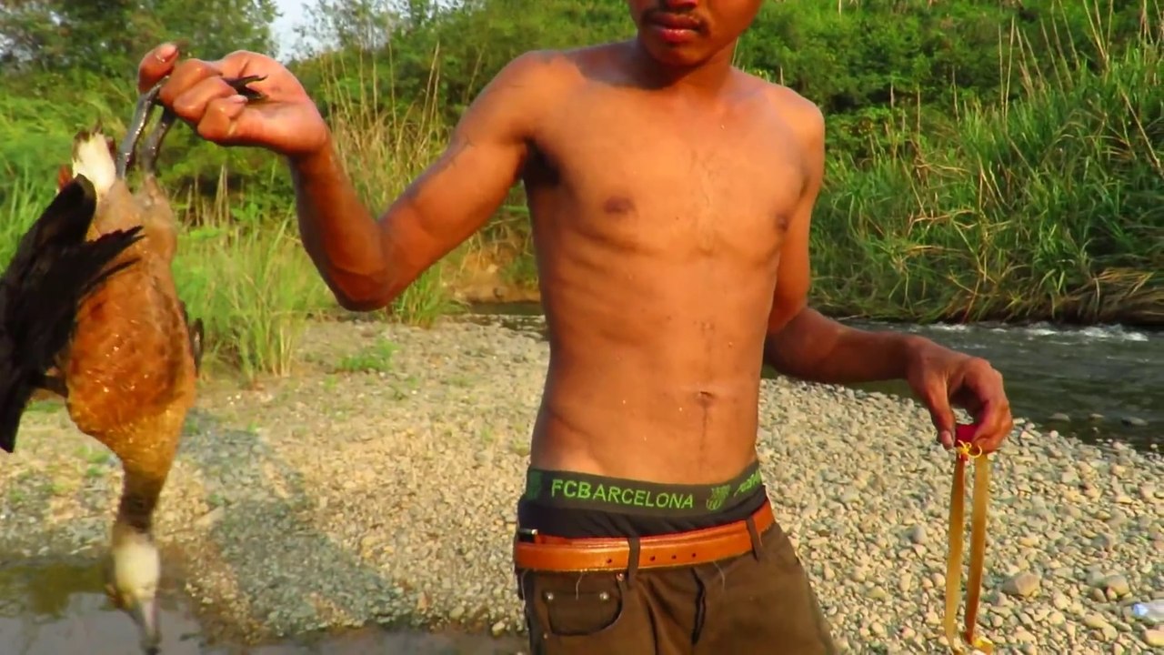 Primitive Technology - Tachybaptus ruficollis by catapult - grilled wild birds eating delicious