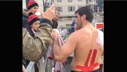 Le beau geste de Fernandez Lobbe offrant son maillot à une supportrice