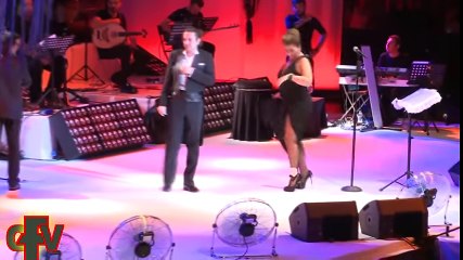 Sibel Can Müzikle Kendinden Geçti Eteğini Açtı