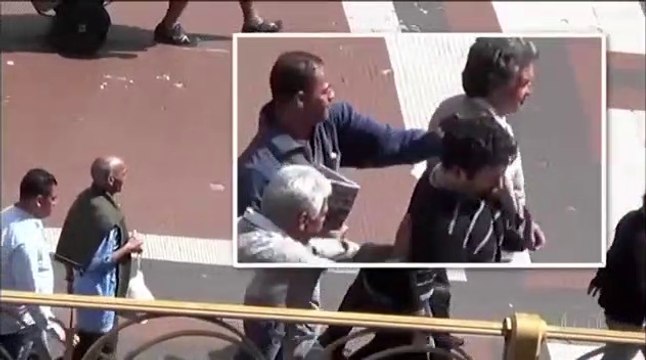 Des voleurs professionnels de téléphones portables.