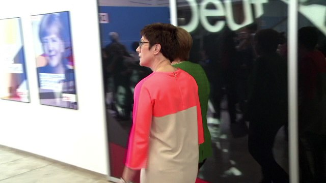 Merkel nombra a su número dos y prepara su sucesión