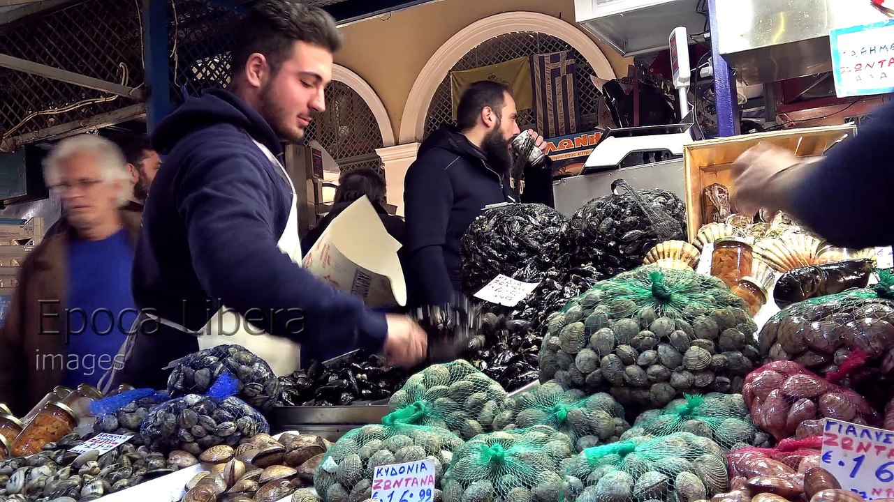 Greeks rush to shop seafood for Clean Monday
