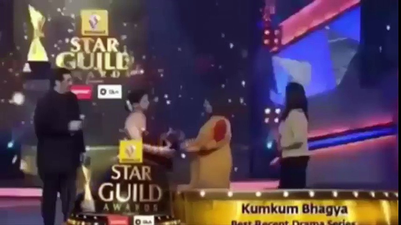 Kapil Sharma Funniest Performance in Awards Show 2017   Kapil Sharma Best in Awards Function 2017