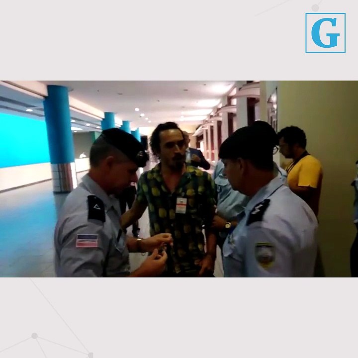 Homem que causou tumulto na Assembleia Legislativa é retirado do local