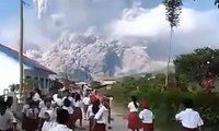 Gunung Sinabung Meletus, Siswa SD Panik
