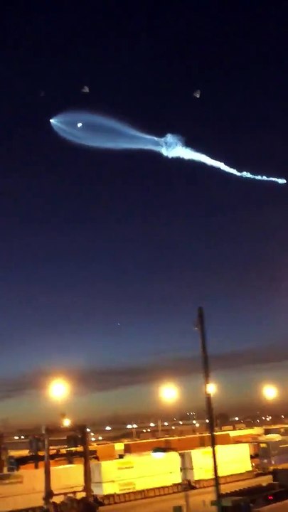 UFO appear in the night sky
