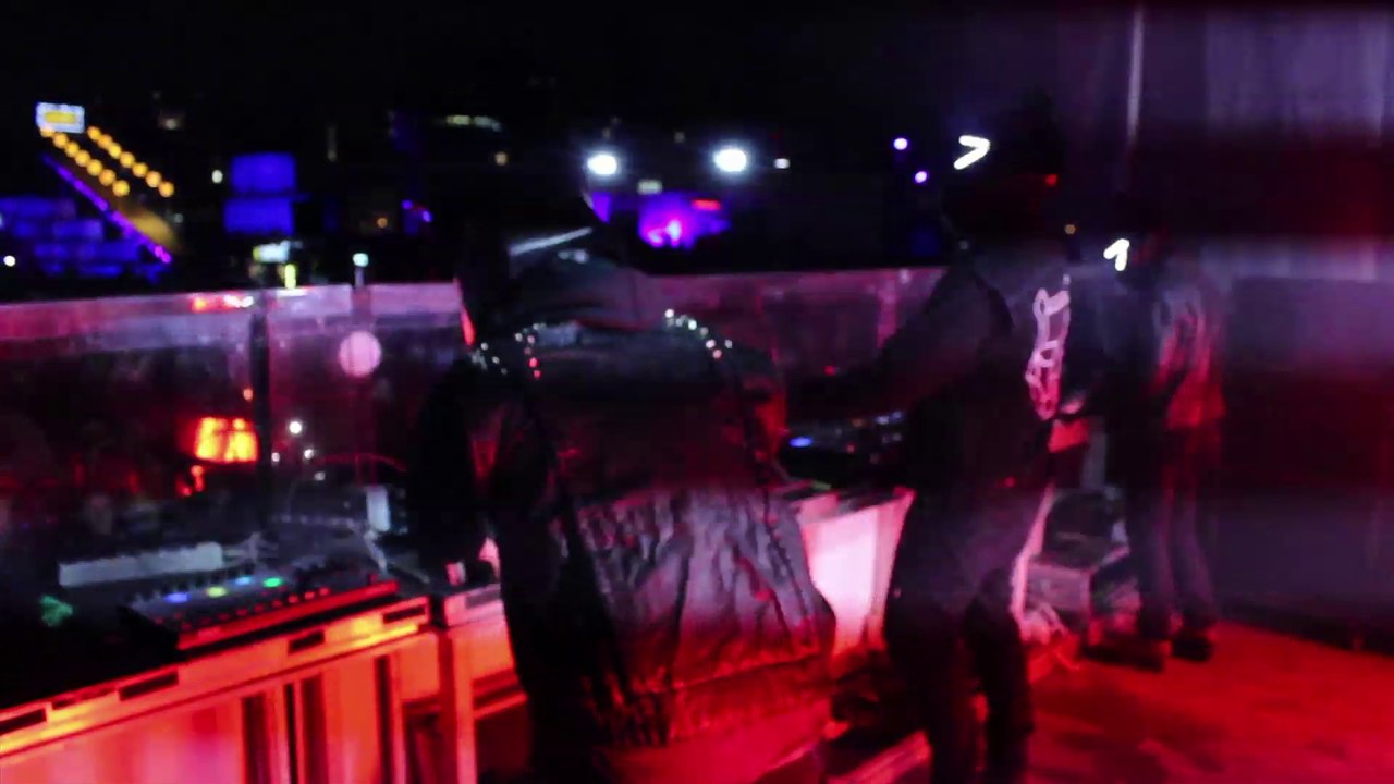 Fest Track On Sirk TV: BLACK TIGER S#X MACHINE [Igloofest 10]