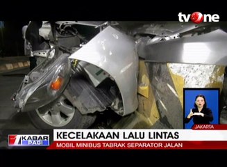 Minibus Tabrak Separator Jalan, Pengemudi Tewas