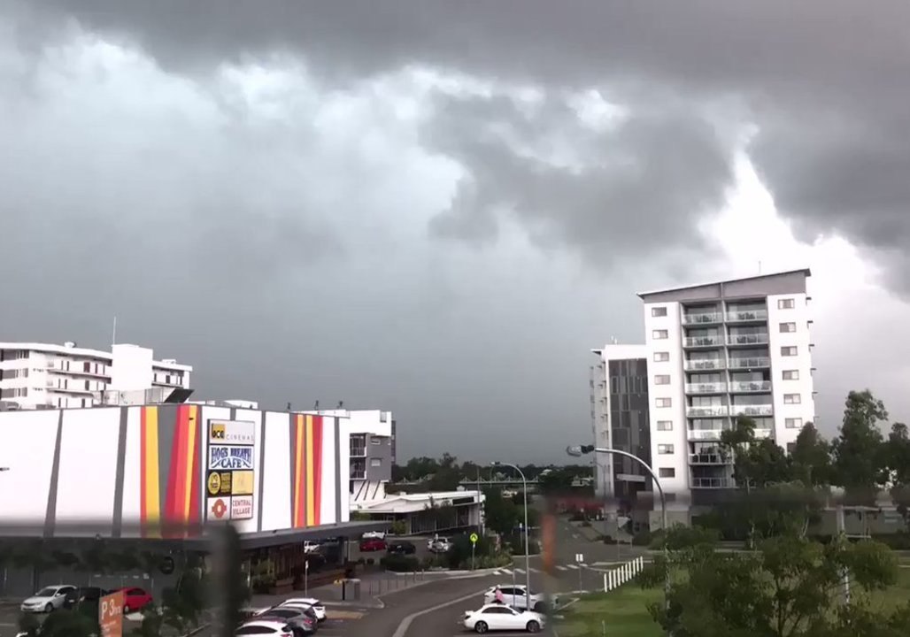 Timelapse Shows Storm Clouds Moving Into Townsville