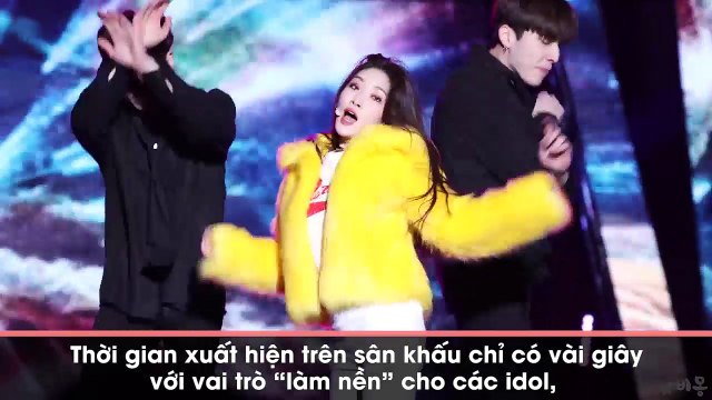 Khi những vũ công phụ họa xuất sắc đến nỗi lấn át luôn cả idol diễn chính