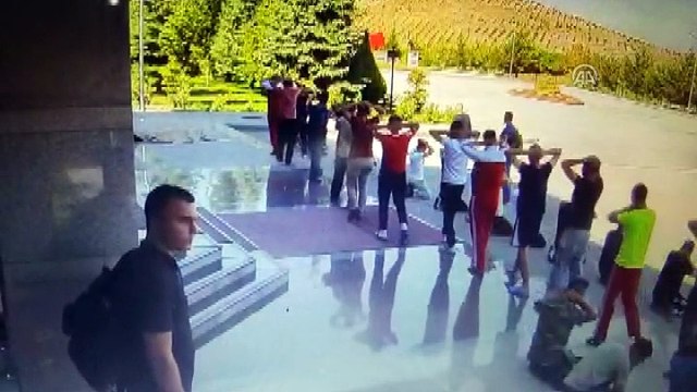 Özel Kuvvetler Komutanlığı girişinde 16 Temmuz sabahı yaşananlar kameralara yansıdı - ANKARA