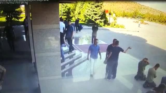 Özel Kuvvetler Komutanlığı Girişinde 16 Temmuz Sabahı Yaşananlar Kameralara Yansıdı