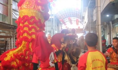 Kolaborasi Barongsai Etnis Tionghoa dengan Umat Muslim