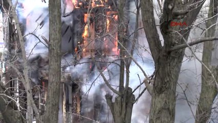 Fatih'te 3 Katlı Ahşap Binada Yangın