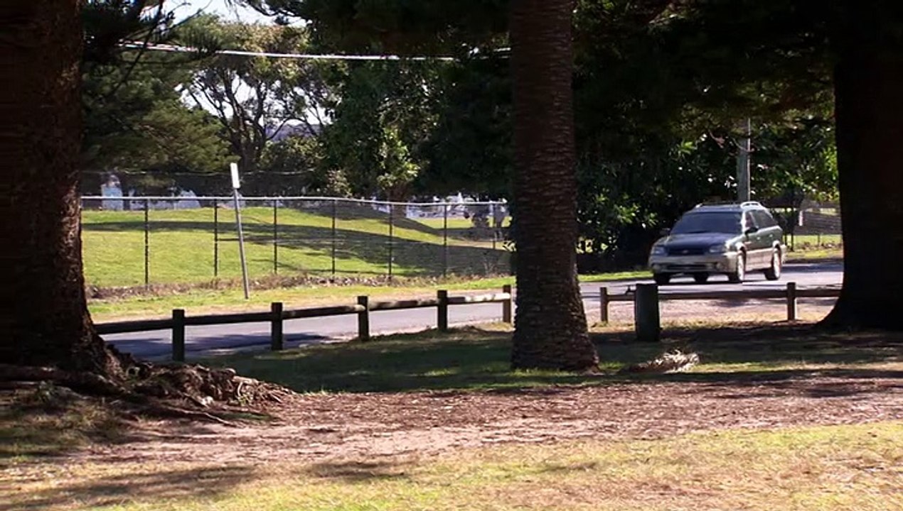 Home and Away 6832