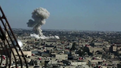 L'aviation syrienne pilonne un fief rebelle tuant 100 civils