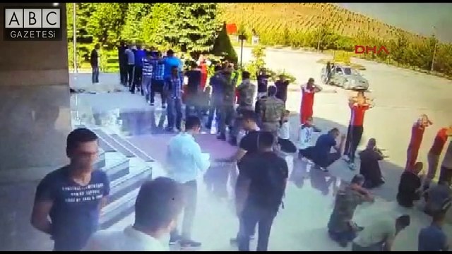 Özel Kuvvetler Komutanlığı'na giren darbecilere baskın görüntüleri