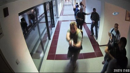 Özel Kuvvetler Komutanlığı'nda derdest edilen darbecileri böyle taşıdılar