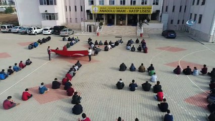 Öğrencilerden koreografi, velilerden atık bere