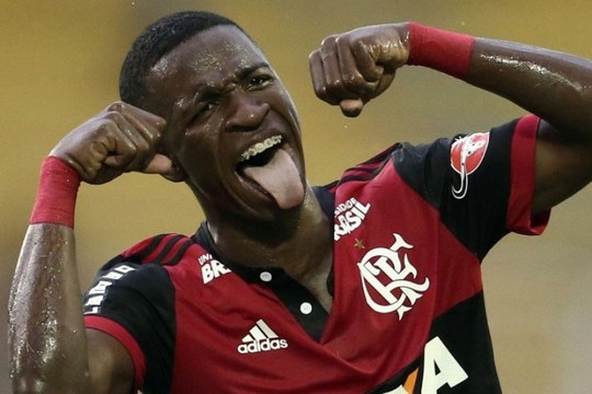 Ce futur joueur du Real qui blesse son adversaire… avec un dribble !