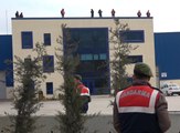 İşten Çıkarılan İşçiler Fabrikanın Çatısına Çıktı