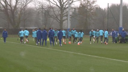 Chelsea must 'live with pressure' against Barcelona - Conte