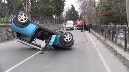 Üniversite Öğrencisi Genç Kız Otomobiliyle Elektrik Direğine Çarpıp Takla Attı